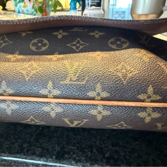 Authentic Louis Vuitton Monogram Musette GM Messenger Crossbody Bag - Picture 6 of 11